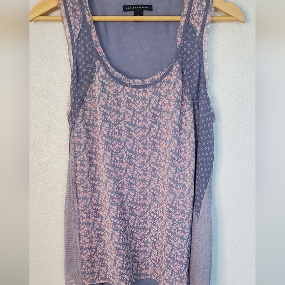 💚5/$25 Banana Republic Silk Lavender Sleeveless Floral Racerback Top Size Small - Picture 2 of 6
